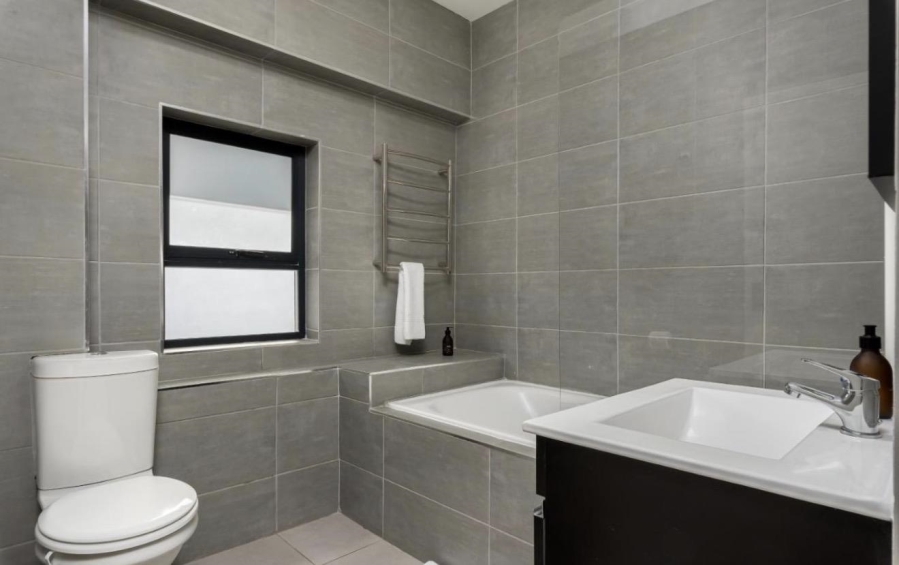 2 Bedroom Property for Sale in Sea Point Western Cape